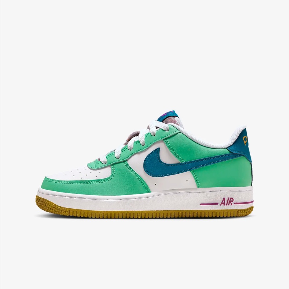 Nike Air Force 1 LV8
